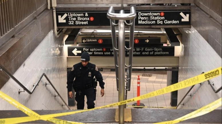 New York metrosunda bir kişi daha diri diri ateşe verildi 2 New York metrosunda bir kişi daha diri diri ateşe verildi