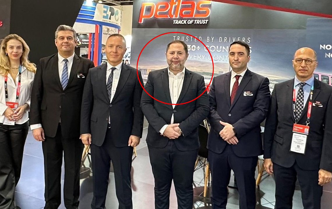 Uçakta küfürler savuran Özcan, tüm hisselerinden oldu: Petlas'tan yeni açıklama 1 Uçakta küfürler savuran Özcan, tüm hisselerinden oldu: Petlas’tan yeni açıklama
