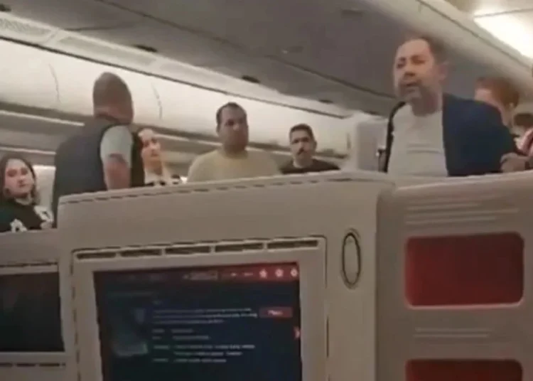 Petlas özür diledi! THY, Abdülkadir Özcan'ı ‘kara liste’ye aldı 1 Petlas özür diledi! THY, Abdülkadir Özcan’ı ‘kara liste’ye aldı