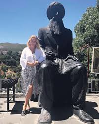 Sanatçı Pınar Aydınlar gözaltına alındı 6 Sanatçı Pınar Aydınlar gözaltına alındı