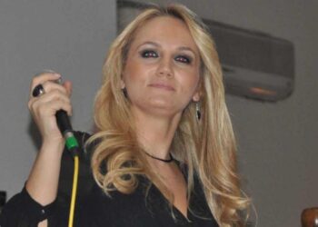 Sanatçı Pınar Aydınlar gözaltına alındı