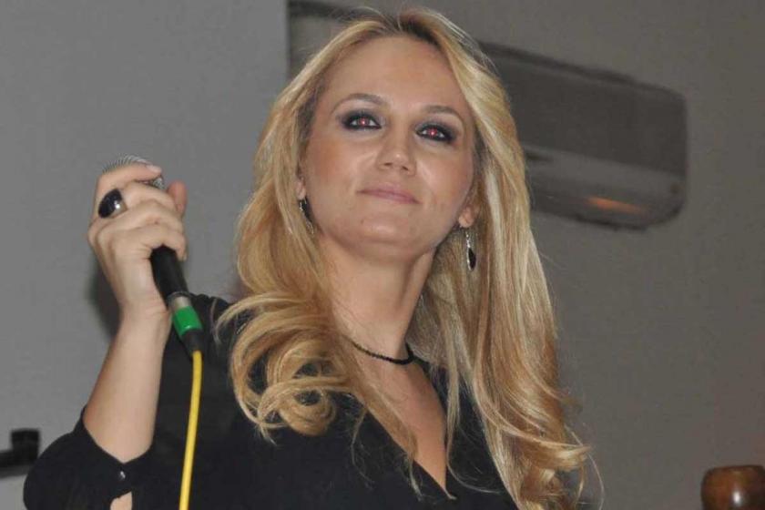 Sanatçı Pınar Aydınlar gözaltına alındı 3 Sanatçı Pınar Aydınlar gözaltına alındı