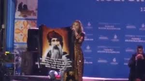 Sanatçı Pınar Aydınlar gözaltına alındı 5 Sanatçı Pınar Aydınlar gözaltına alındı