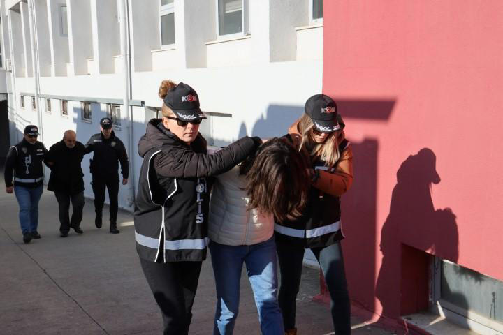 Mühimmatı satan polis itirafçı oldu; 250 el bombası ve 270 bin mermi çalınmış 5 Mühimmatı satan polis itirafçı oldu; 250 el bombası ve 270 bin mermi çalınmış