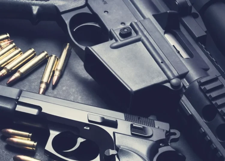 Borsada batan polis, sorumlusu olduğu depodaki el bombalarını satmış