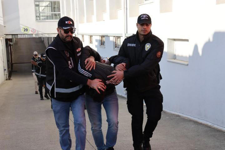 Mühimmatı satan polis itirafçı oldu; 250 el bombası ve 270 bin mermi çalınmış 1 Mühimmatı satan polis itirafçı oldu; 250 el bombası ve 270 bin mermi çalınmış