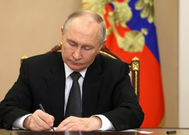 Putin önergeyi onayladı: Taliban Rusya'nın terör listesinden çıkıyor 1 Putin önergeyi onayladı: Taliban Rusya’nın terör listesinden çıkıyor