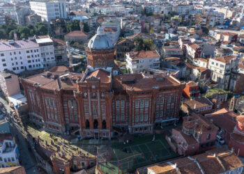 Tarihî Fener Rum Okulu, kermes dolayısıyla herkesin ziyaretine açıldı