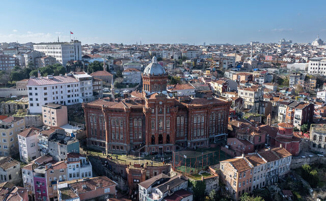Tarihî Fener Rum Okulu, kermes dolayısıyla herkesin ziyaretine açıldı