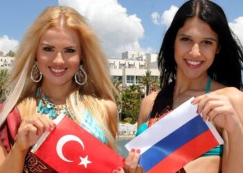 Ödeme sistemine getirilen yaptırım Rus turistlerin Türkiye tatilinin tehlikeye soktu