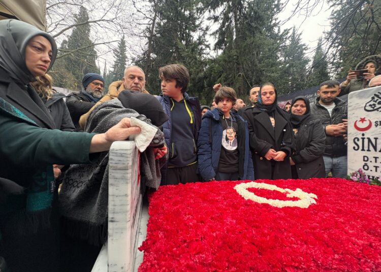 Cinayetin ikinci yılında Sinan Ateş anıldı! Anne Saniye Ateş: Oğlumun katilleri MHP’de 1 Cinayetin ikinci yılında Sinan Ateş anıldı! Anne Saniye Ateş: Oğlumun katilleri MHP’de