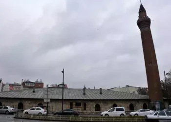 Sivas’ta Pisa Kulesine benzetilen minare için çalışma başlatıldı
