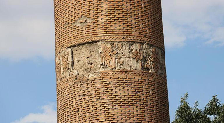 Sivas’ta Pisa Kulesine benzetilen minare için çalışma başlatıldı