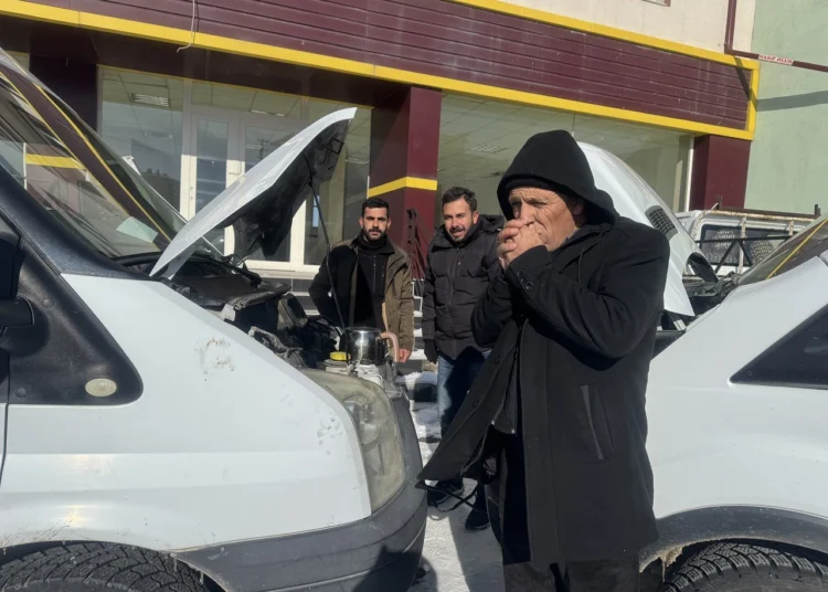 Hava sıcaklığı eksi 23 derece; araçlardaki mazotlar dondu! 1 Hava sıcaklığı eksi 23 derece; araçlardaki mazotlar dondu!