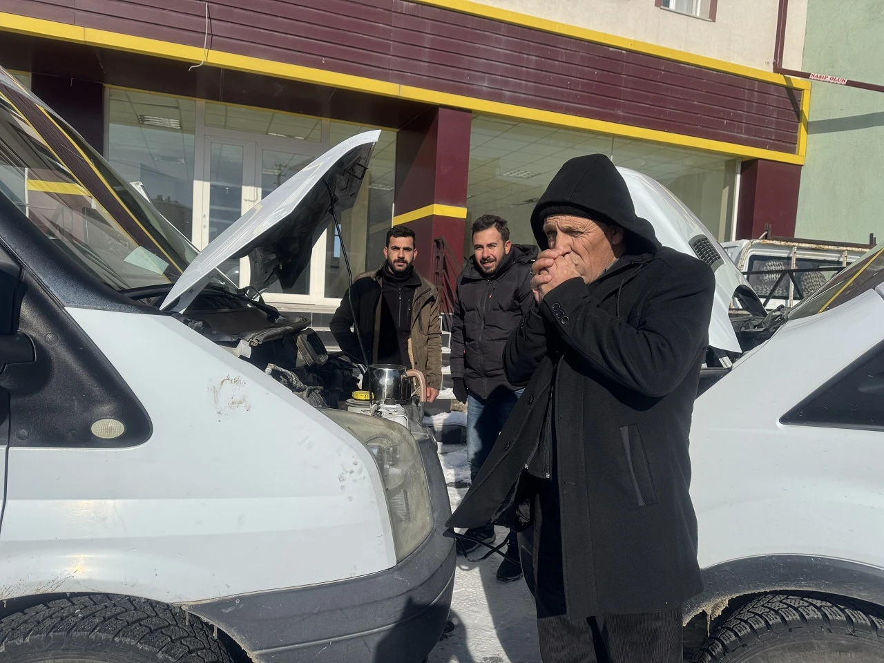 Hava sıcaklığı eksi 23 derece; araçlardaki mazotlar dondu! 4 Hava sıcaklığı eksi 23 derece; araçlardaki mazotlar dondu!