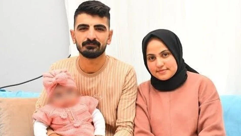 Gece kulübünde eğlenme görüntüsü tepki toplayan SMA’lı bebeğin babası, silahla intihar etti 3 Gece kulübünde eğlenme görüntüsü tepki toplayan SMA’lı bebeğin babası, silahla intihar etti