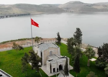 Suriye’deki iç savaşın başında Türkiye’ye getirilen Süleyman Şah Türbesi yerine taşınacak mı?