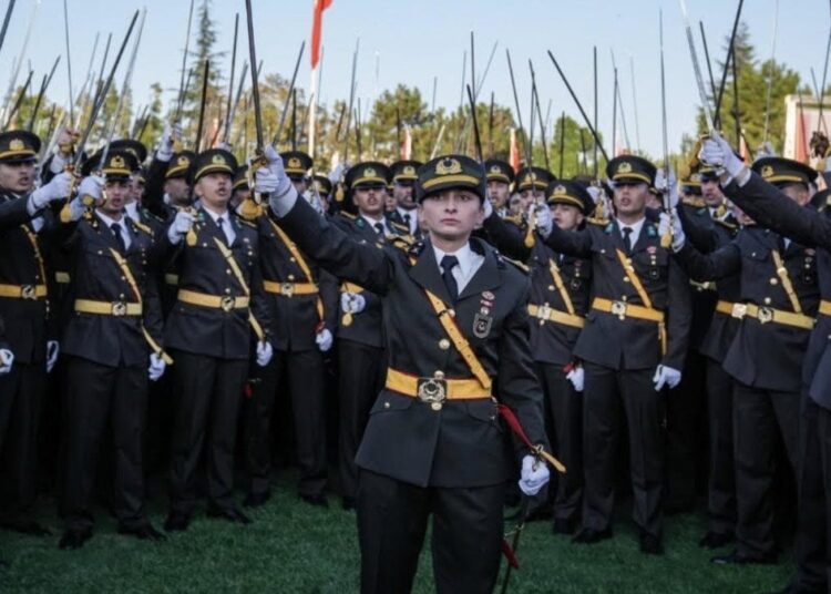 Teğmenlerin savunmasını Türkiye Barolar Birliği Başkanı Erinç Sağkan üstlendi