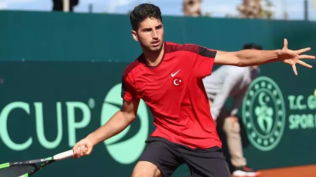 Milli tenisçi Çelikbilek, maç sırasında beyin kanaması geçirdi