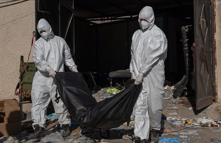 Suriye’nin başkenti Şam’da ilaç deposunda çok sayıda ceset kalıntısı bulundu