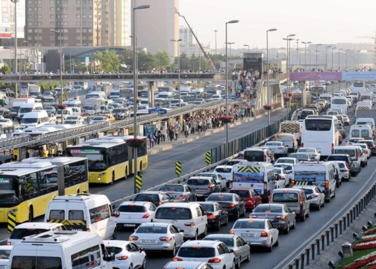 Zorunlu trafik sigortası azami prim artışı ticariler için yüzde 10, diğerleri için yüzde 5