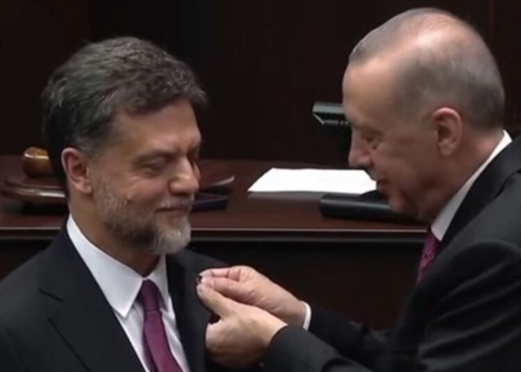 Gelecek Partisi'nden istifa eden Nedim Yamalı AK Parti'ye katıldı 1 Gelecek Partisi’nden istifa eden Nedim Yamalı AK Parti’ye katıldı