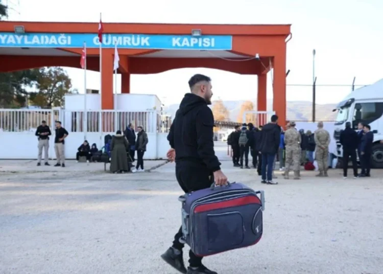 Suriyelilerin dönüşünü hızlandırmak için 11 yıldır kapalı olan Yayladağı Hudut Kapısı yeniden açıldı