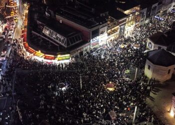 Türkiye yeni yıla meydanlarda girdi