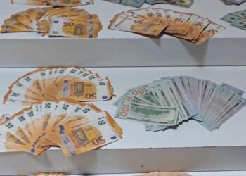Beyoğlu’nda 112 bin sahte euro ve 160 bin sahte dolar ele geçirildi
