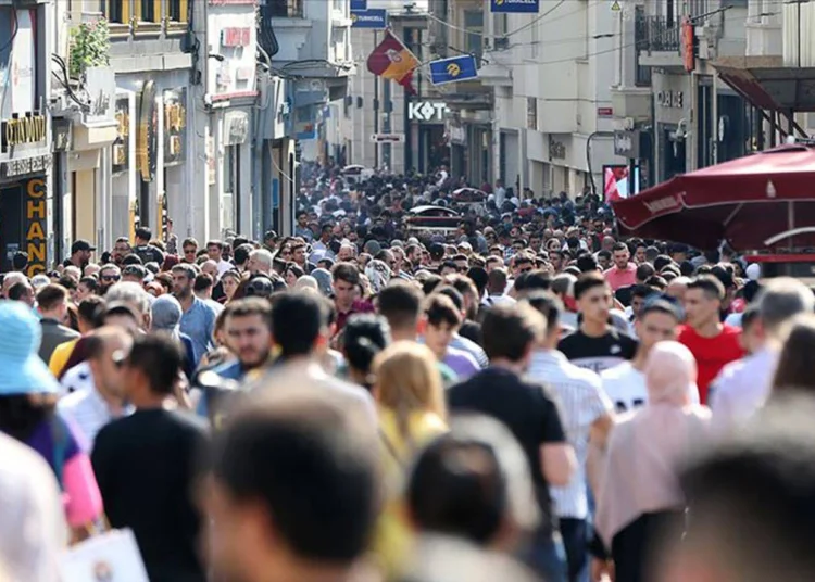 Tuhaf bir durum! Çalışan sayısı da azalıyor işsizlik de… 1 Tuhaf bir durum! Çalışan sayısı da azalıyor işsizlik de…