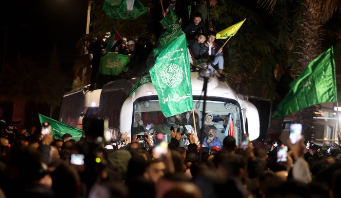 Kadın ve çocuklardan oluşan 90 Filistinli esir coşkuyla karşılandı