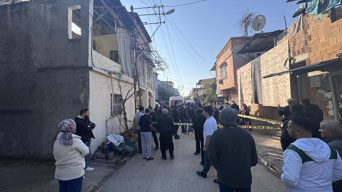 Kan donduran olay: 3 kişi bıçakla öldürülmüş halde bulundu