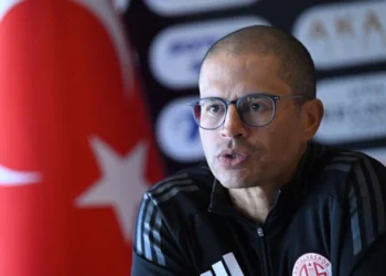 Antalyaspor, Alex de Souza ile yolları ayırdı
