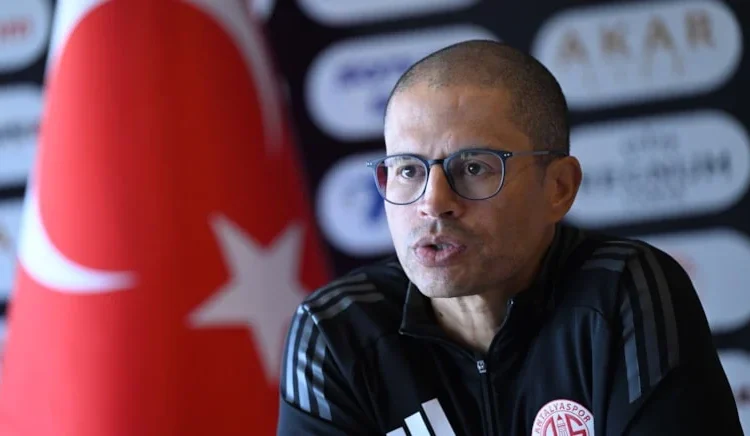 Antalyaspor, Alex de Souza ile yolları ayırdı