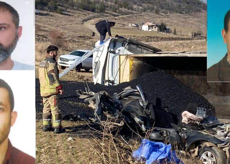 Ankara'da zift yüklü kamyon devrildi: Belediye işçisi öldü 1 Ankara’da zift yüklü kamyon devrildi: Belediye işçisi öldü