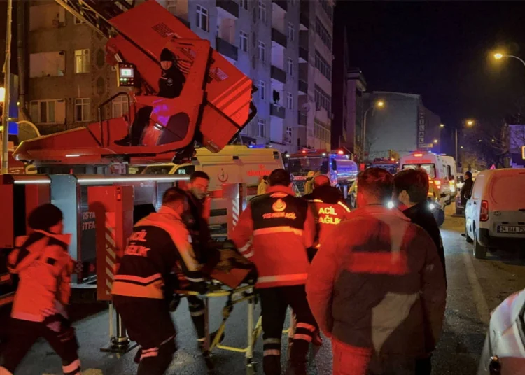 Ataşehir’de otelde çıkan yangında 3 kişi hayatını kaybetti, 3 ağır yaralı! 1 Ataşehir’de otelde çıkan yangında 3 kişi hayatını kaybetti, 3 ağır yaralı!