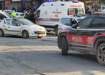 Kovalamaca sonucu durdurulan aracın bagajından ceset çıktı