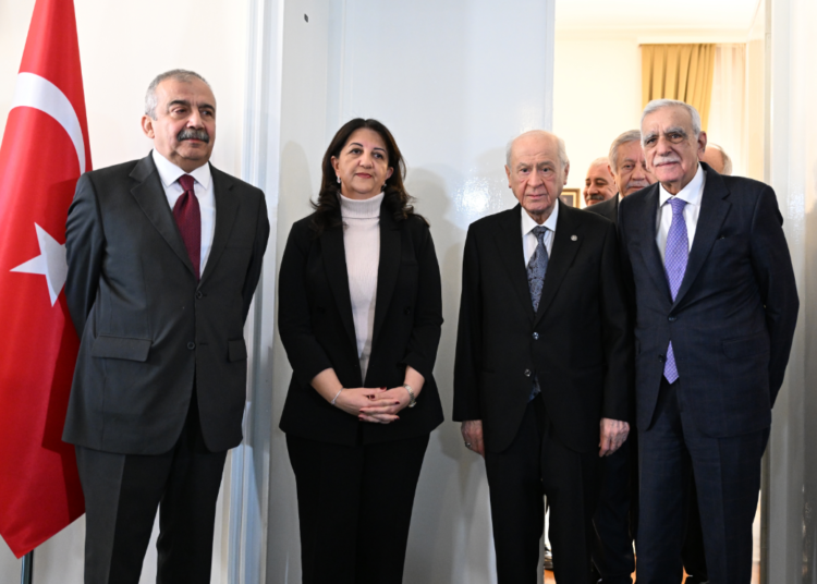 Ankara'da kritik temas: Devlet Bahçeli- DEM Parti heyeti arasında 40 dakikalık görüşme! 1 Ankara’da kritik temas: Devlet Bahçeli- DEM Parti heyeti arasında 40 dakikalık görüşme!