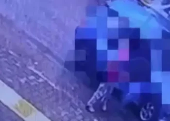 15 yaşındaki çocuk doğum yaptı: Bebeği klozete attı