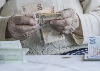Yeni zamlarla birlikte emekli bayram ikramiyesi beklentisi de yükseldi