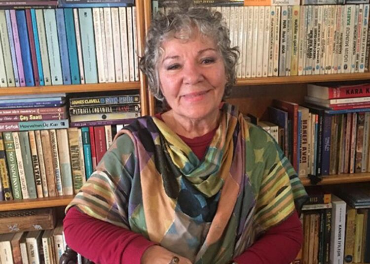 Tiyatro, sinema ve seslendirme sanatçısı Bedia Ener Öztep dünyaya veda etti 1 Tiyatro, sinema ve seslendirme sanatçısı Bedia Ener Öztep dünyaya veda etti