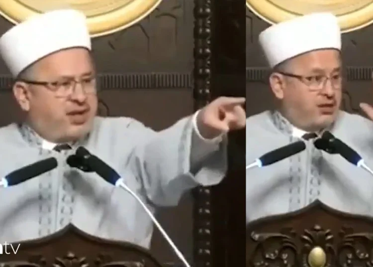 Diyanet’in bütçesini savunan müftüye cemaatten ‘siyaset yapma!’ uyarısı 1 Diyanet’in bütçesini savunan müftüye cemaatten ‘siyaset yapma!’ uyarısı