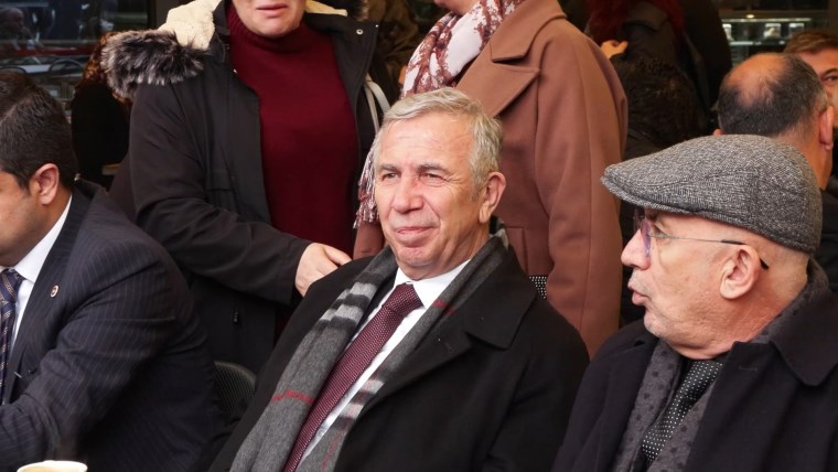 İmamoğlu iki soruşturma kapsamında ifade verdi, destek için gelenler Çağlayan'ı doldurdu