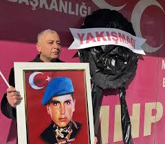 Şehit ailelerinin MHP’ye bıraktığı siyah çelengin faturası Emniyet Müdürü’ne kesildi