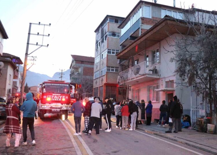 Suriyeli anne yangında bebeğini atarak kurtardı, kendisi hayatını kaybetti 1 Suriyeli anne yangında bebeğini atarak kurtardı, kendisi hayatını kaybetti