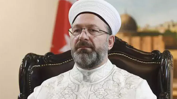 Erbaş’ın “İlahiyat mezunu dışındakiler artık imam olamayacak” açıklaması havada kaldı 1 Erbaş’ın “İlahiyat mezunu dışındakiler artık imam olamayacak” açıklaması havada kaldı