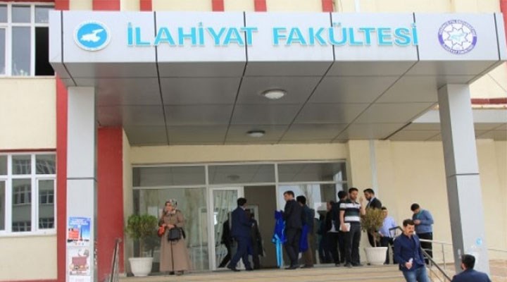 Erbaş’ın “İlahiyat mezunu dışındakiler artık imam olamayacak” açıklaması havada kaldı 2 Erbaş’ın “İlahiyat mezunu dışındakiler artık imam olamayacak” açıklaması havada kaldı