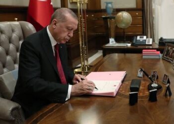 Cumhurbaşkanı Erdoğan, çok sayıda bürokratı görevden aldı