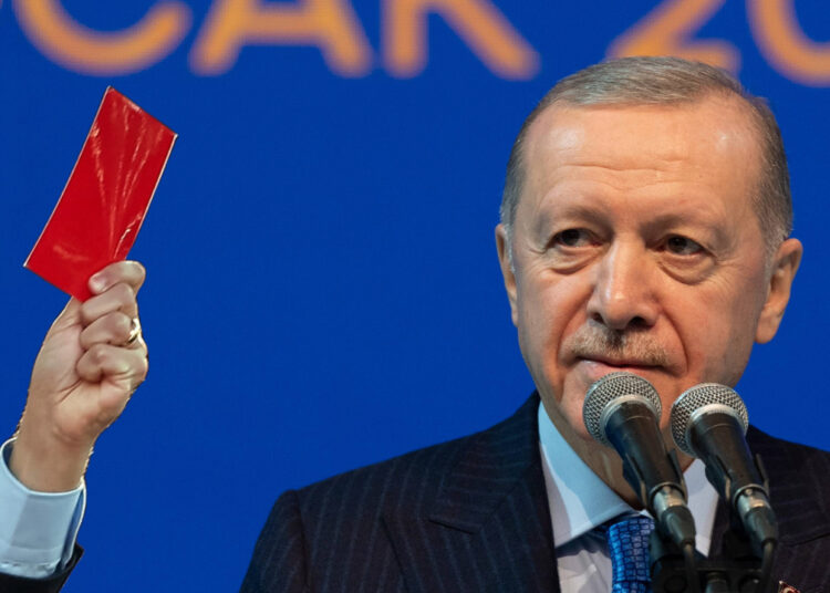 Erdoğan, kırmızı kart gördüğünü kendisi açıklamış! 1 Erdoğan, kırmızı kart gördüğünü kendisi açıklamış!