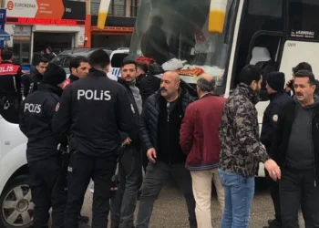 Galatasaray ile Göztepe taraftarları arasında bıçaklı kavga: 2 yaralı